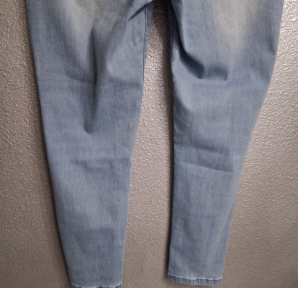 Junior's Light Blue Distressed Jeans  Size 15 - Picture 6 of 9